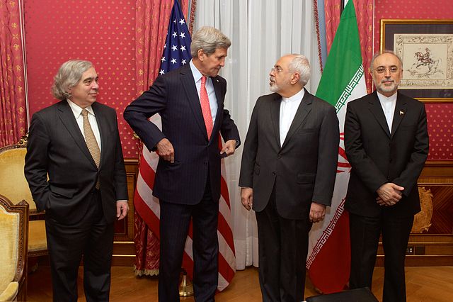 From left to right: the United States Secretary of Energy Ernest Moniz, the United States Secretary of State John Kerry, the Iranian Foreign Minister Mohammad Javad Zarif and the head of the Atomic Energy Organization of Iran Ali Akbar Salehi, in the "Salon Élysée" of the Beau-Rivage Palace (Lausanne, Switzerland) on 16 March 2015.