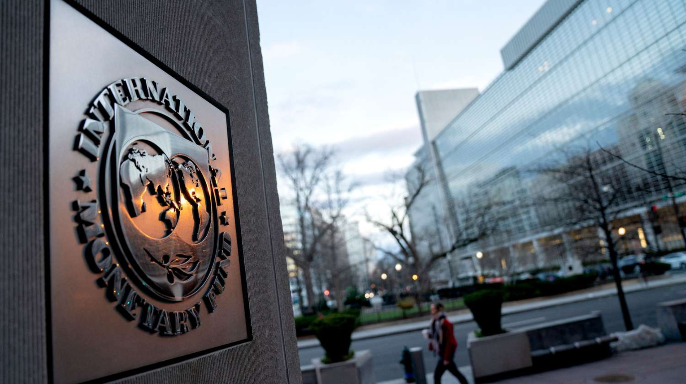 IMF Forecasts Slow Global Economic Growth Amidst Trust in United States