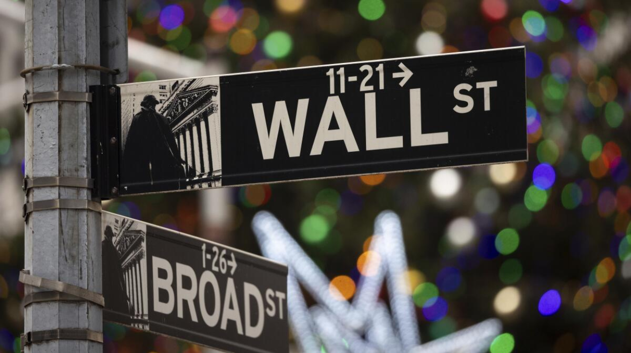 Record Highs on Wall Street Following Fed's Signal of Interest Rate Reduction