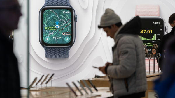 Apple Faces Crucial Moment to Revitalize iPhone Appeal
